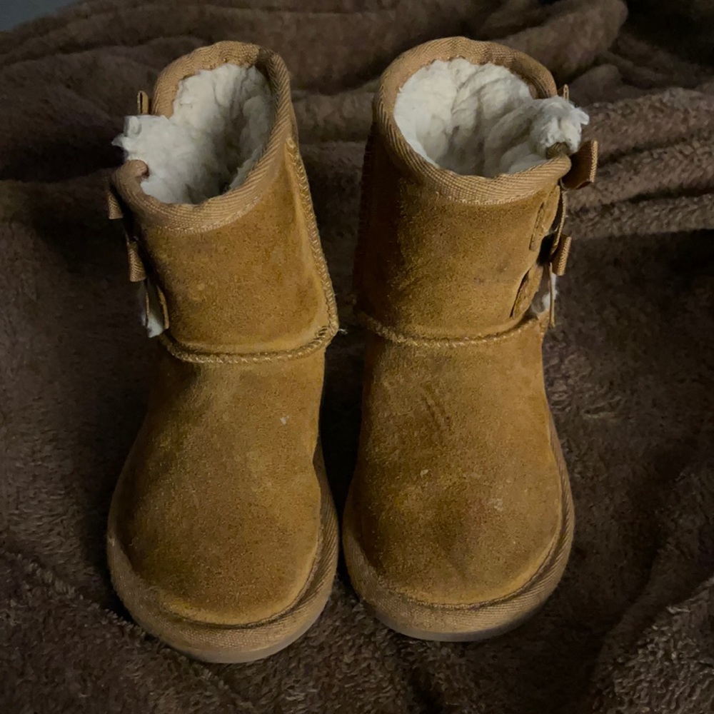 Kookaburra by Ugg toddler boots.